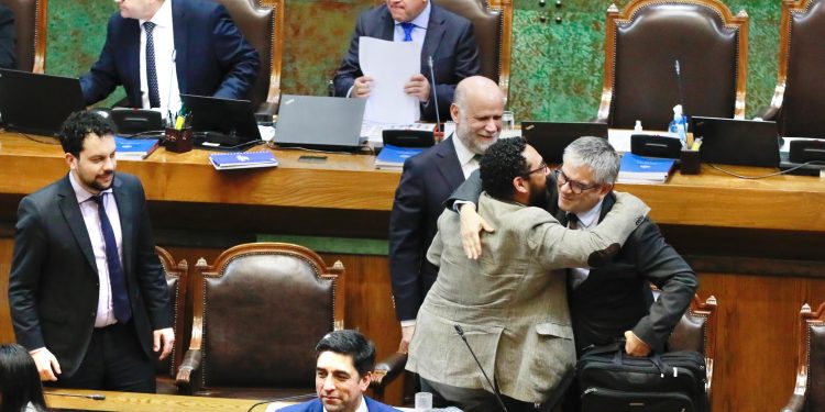 Cámara aprueba proyecto de ley que pone fin al CAE y crea un nuevo instrumento de financiamiento para la educación superior (FES)