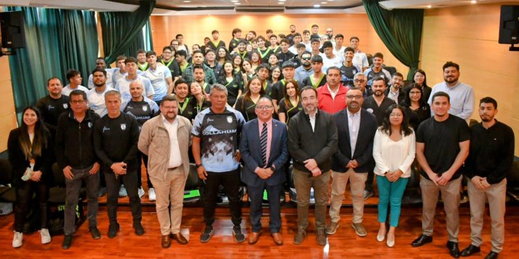 Santo Tomás y Club Deportes Iquique sellan alianza estratégica por el deporte y la educación