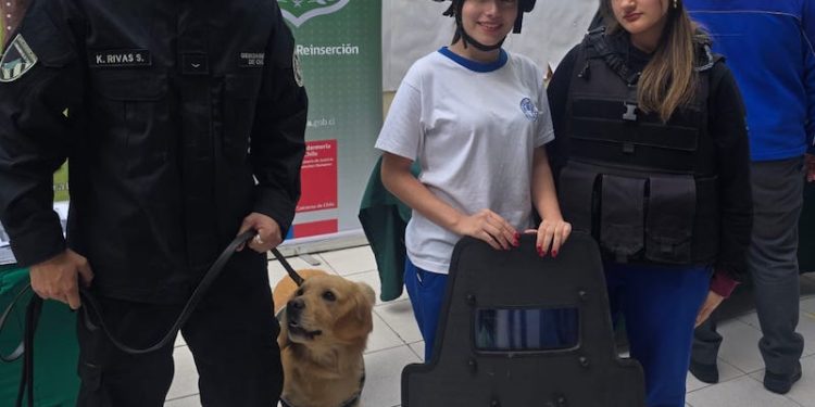 Equipo de Canes de Gendarmería realizó presentación en Academia Tarapacá