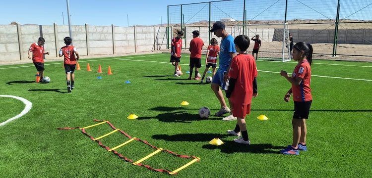 Inauguran dos canchas de baby fútbol en Huara con apoyo de Subdere