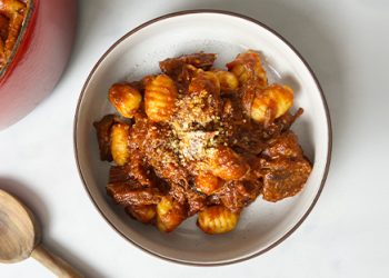 Ñoquis con carne mechada