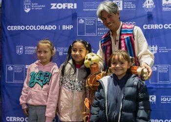 FINTDAZ presentó una obra de marionetas en la remodelada cancha del barrio El Colorado de Iquique