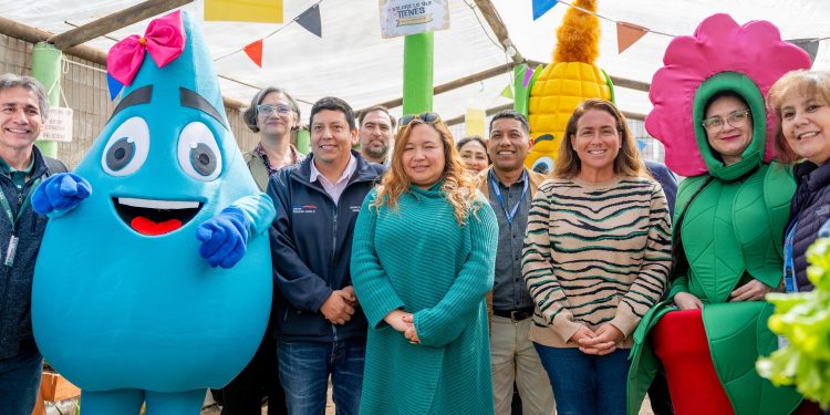 Programa agroeducativo beneficiará a 21 establecimientos estudiantiles de Tarapacá con talleres de hidroponía y compostaje