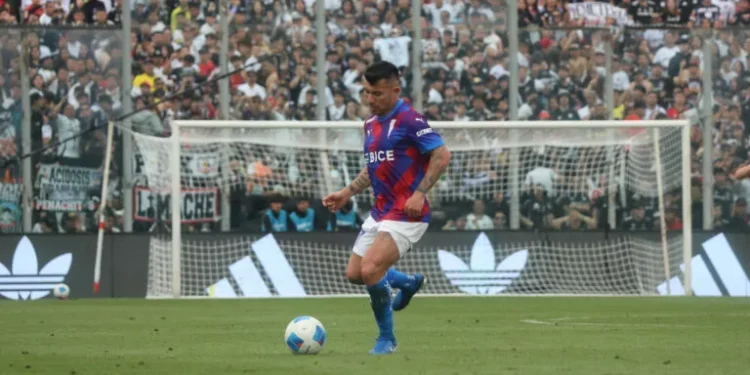 Universidad Católica le dio un mazazo a Colo Colo y dejó a Jorge Almirón en la cuerda floja