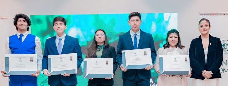 Cerca de 1.200 nuevos profesionales y técnicos se titularon de Santo Tomás Iquique