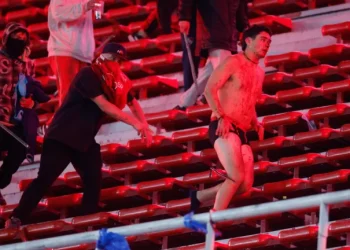 La cadena de errores que terminó con escenas de barbarie en partido entre Independiente y U. de Chile
