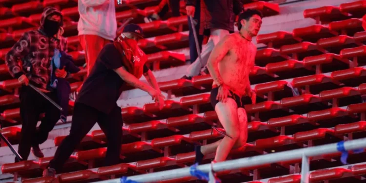 La cadena de errores que terminó con escenas de barbarie en partido entre Independiente y U. de Chile