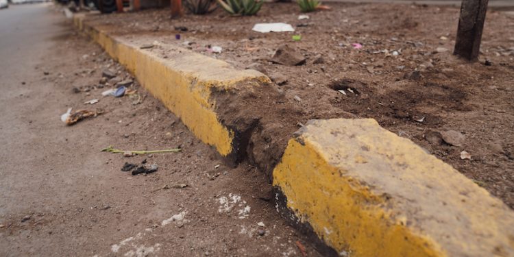 Con recursos regionales mejorarán aceras y soleras del centro de Iquique