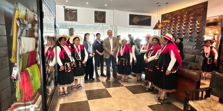 Artesanas textiles aymaras de Tarapacá cuentan con nuevo espacio de ventas en el Hotel Gavina de Iquique