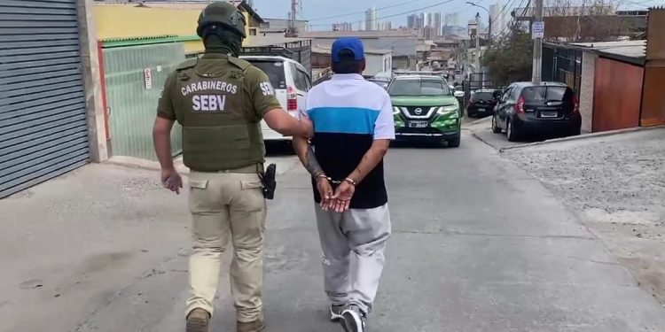 Detenido por Carabineros: Tiene dos órdenes vigentes