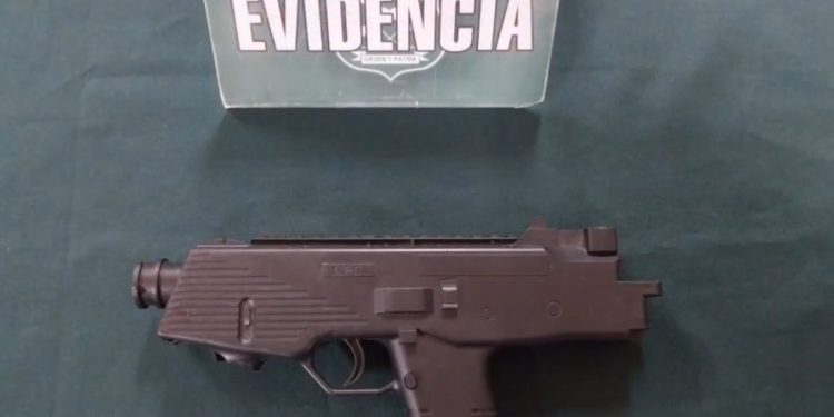 Carabineros detuvo a hombre que atemorizaba a vecinos con arma de juguete