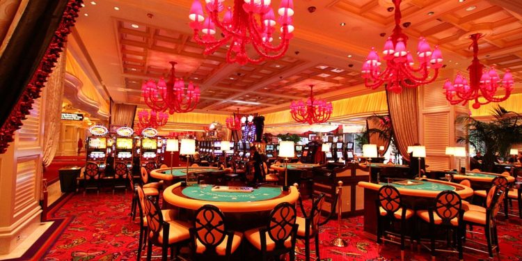 Contraloría detecta que más de 13 mil funcionarios públicos acudieron a casinos de juego estando con licencia médica