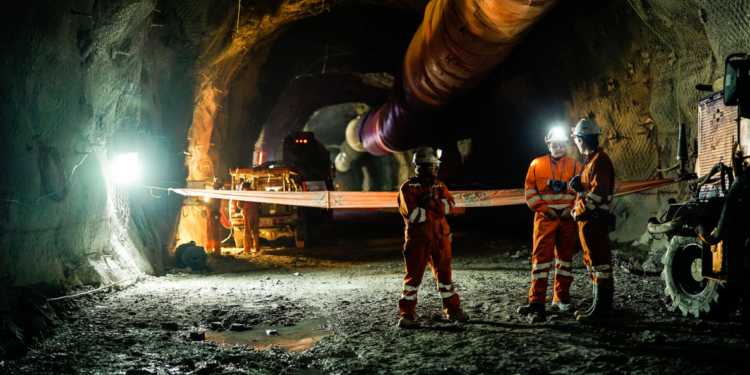 Hallan restos de uno de los 5 trabajadores desaparecidos en mina El Teniente