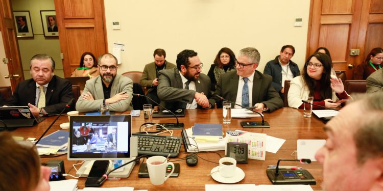 Comisión de Hacienda de la Cámara aprueba proyecto que pone fin al CAE y crea instrumento de financiamiento FES