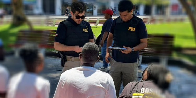 Fiscalización migratoria en Antofagasta dejó una detenida y 11 extranjeros denunciados