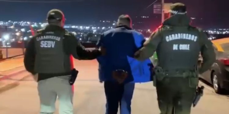 Carabineros detuvo en Iquique a dos individuos que se encontraban prófugos de la justicia