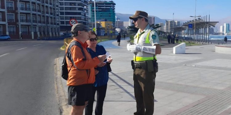 Carabineros promueven conductas viales seguras en el día mundial del peatón