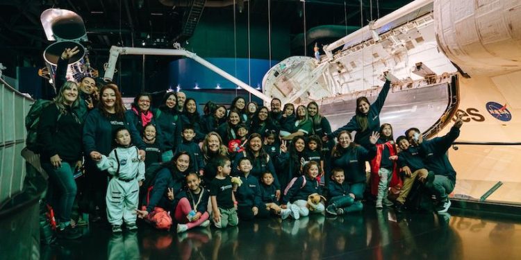 Microdocumental muestra el inolvidable viaje a la NASA de 16 párvulos chilenos