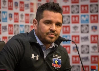 Héctor Tapia asumiría como entrenador (i) en Colo Colo