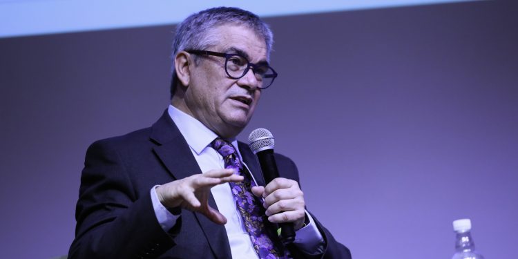 Ministro Marcel: “Todavía pensamos como si fuéramos ricos…