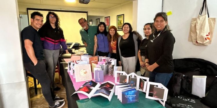 Fotógrafo brasileño inspiró a creadores locales en taller de fotolibros de artista