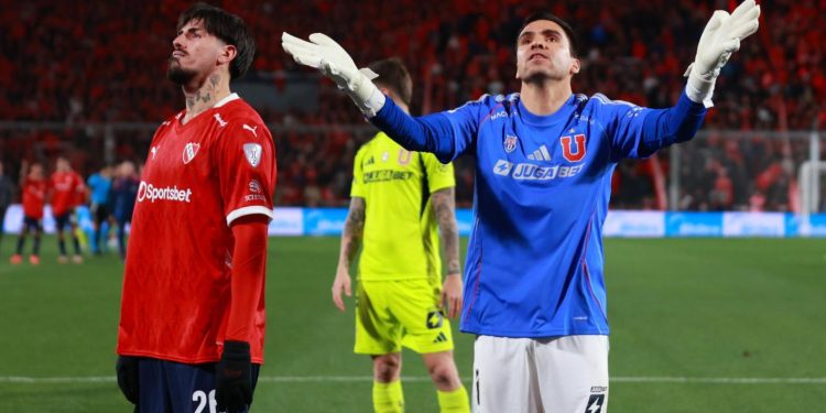 Suspenden partido entre la «U» y Everton tras hechos de violencia en Avellaneda