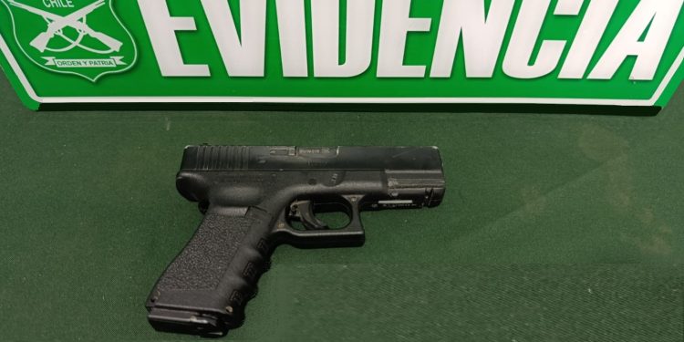 Carabineros incautó arma de aire comprimido durante control vehicular en Alto Hospicio