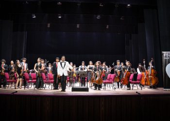 Orquesta Sinfónica Juvenil de Tarapacá deslumbró en su histórico debut en el Teatro Municipal de Iquique