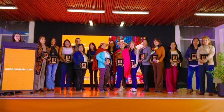 Día Internacional de la Mujer Indígena: Con exposición de la artesana Anita Paillamil, Cerro Colorado | BHP reconoció a mujeres indígenas de Tarapacá