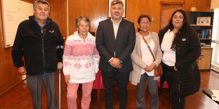 Delegación Presidencial de Tarapacá entregó ayuda social a adultos mayores