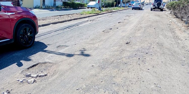 Calle «Teresa Wilms Montt»: Una vergüenza; parece campo minado