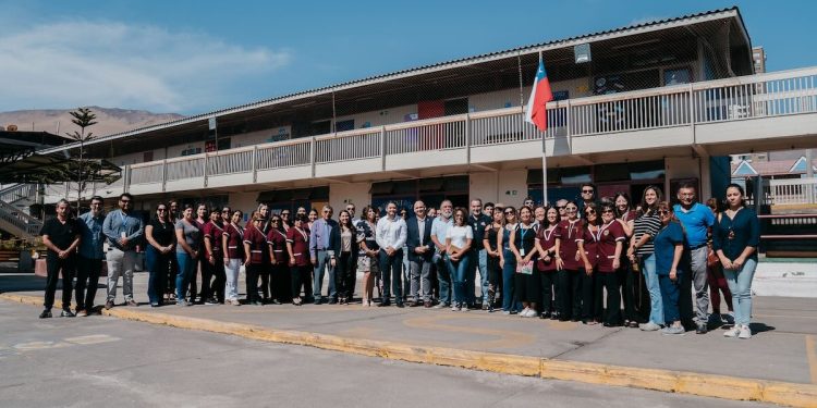 Gobernador dará prioridad a proyecto para mejorar Escuela Especial Flor del Inca en Iquique