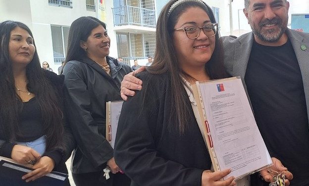 MINVU entrega 100 viviendas en El Boro de Alto Hospicio a través del proyecto El Olivar