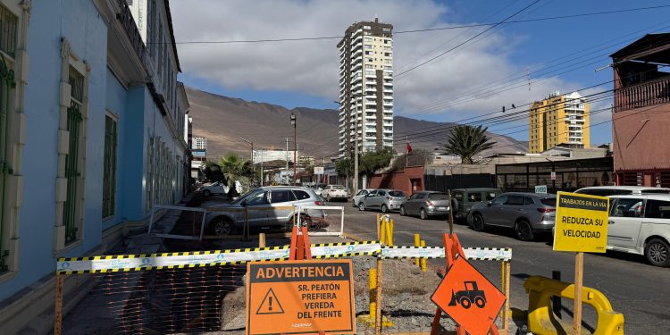 Avanzan trabajos de renovación de redes de agua potable en sector céntrico de Iquique