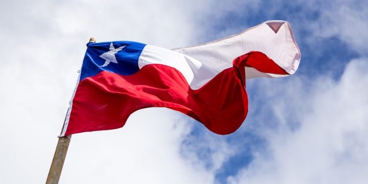 Delegación presidencial reitera obligatoriedad de izar Pabellón Nacional