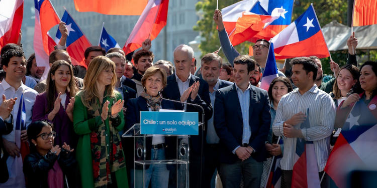 Evelyn Matthei encabeza acto por aniversario de triunfo del Rechazo