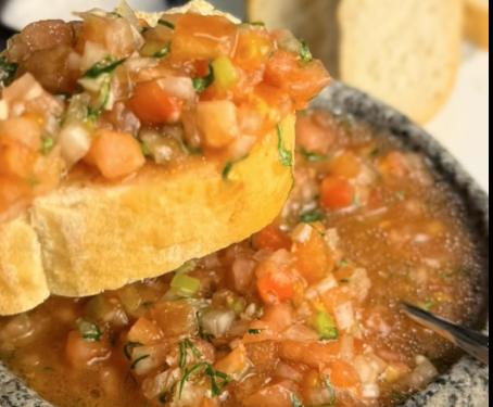 Pebre, el “Rey” en Fiestas Patrias