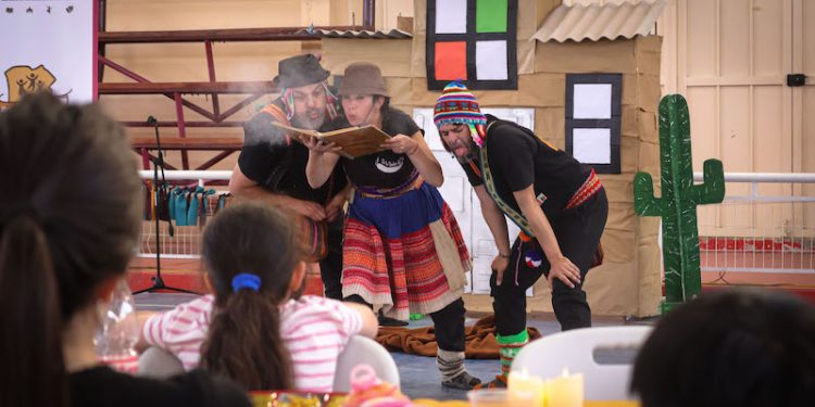 “Encuentros Itinerantes de Tarapacá” finalizó programación en Huara con obras teatro, danza y música