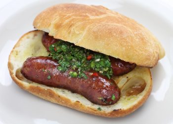 Cinco salsas para acompañar un clásico de Fiestas Patrias: el choripán