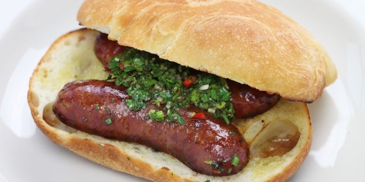 Cinco salsas para acompañar un clásico de Fiestas Patrias: el choripán