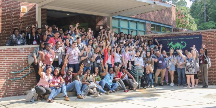 Con sueldos desde los 3 millones: abren convocatoria para que profesores trabajen en Estados Unidos