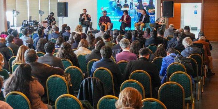 Sistema de Educación Pública y Por un Chile que Lee firman convenio para fortalecer la lectura en las comunidades educativas