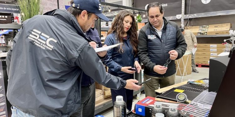 Fiscalización en Iquique refuerza el llamado a comprar parrillas con SELLO SEC en vísperas de Fiestas Patrias