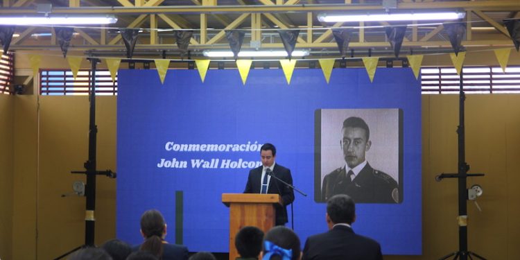 Escuela John Wall conmemoró acto heroico de ariqueño héroe de la Aviación Chilena