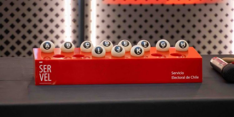 Sorteo determinó orden de precedencia de las candidaturas presidenciales y de las listas declaradas para las Elecciones Parlamentarias