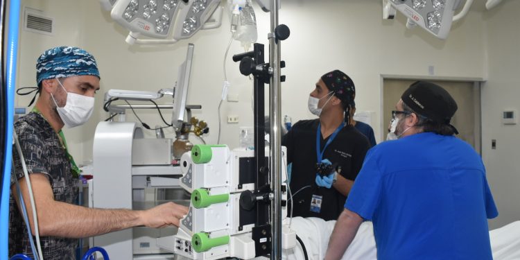 Hospital de Iquique realiza primeras miotomías endoscópicas perorales para tratar trastornos del esófago
