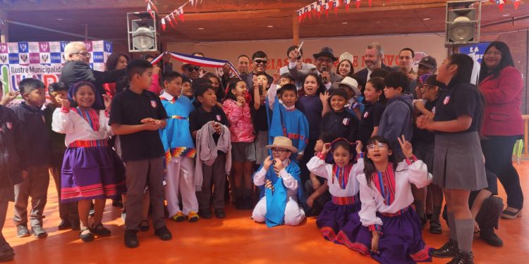 Invierten en infraestructura y tecnología para estudiantes de Huara