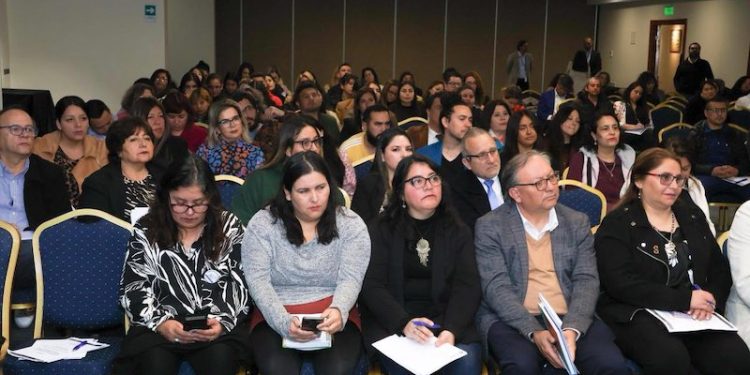 SLEP Iquique capacita a 300 profesionales para la atención de estudiantes con Condición del Espectro Autista