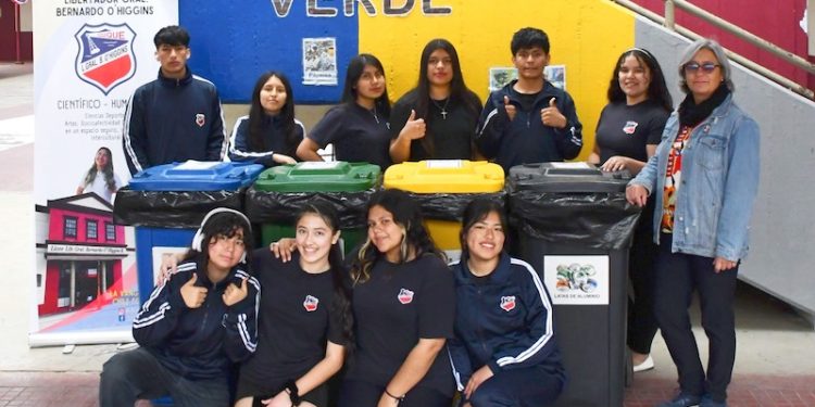 Dos colegios del SLEP Iquique representan a la región en Congreso Nacional Explora 2025