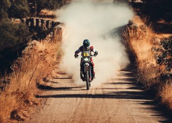 Ignacio Cornejo supera contratiempos en la Etapa 3 del Rally Raid de Portugal y se mantiene en carrera